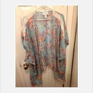 Beautiful lace and teal floral tunic. Size 3X